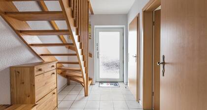 Ferienhaus "Kikki" in Deichnähe mit WLAN, Terrasse, Garten und Parkplatz; Haustiere erlaubt