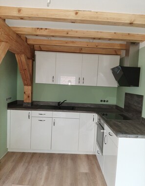 Réfrigérateur, four, plaque de cuisson, lave-vaisselle