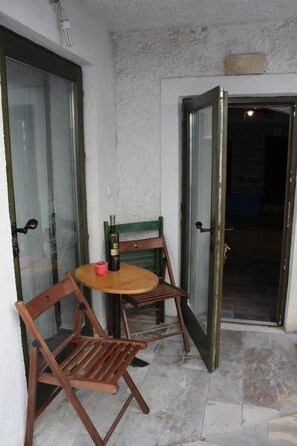 Outdoor dining - Apartment Voltera in Betina (Betina)