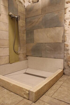 Combined shower/tub, hair dryer, towels - Apartment Voltera in Betina (Betina)