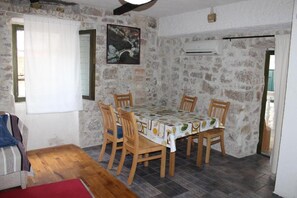 Dining - Apartment Voltera in Betina (Betina)