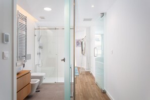 Shower, hair dryer, bidet, towels - STUPENDO-1 BR-Center- Air conditioning (Lisboa)