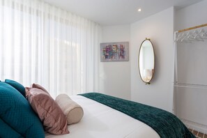 1 chambre, coffres-forts dans les chambres, fer et planche à repasser