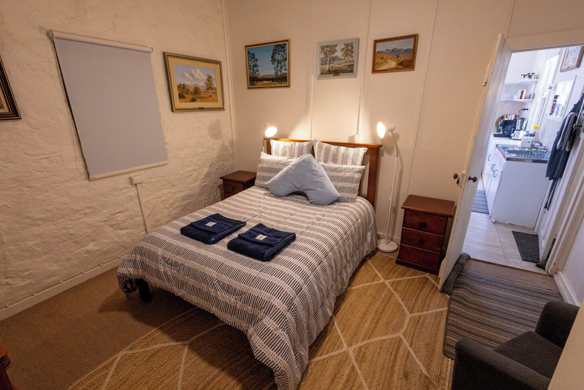 4 slaapkamers, een bureau, een strijkplank/strijkijzer, gratis wifi
