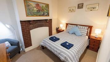 4 bedrooms, desk, iron/ironing board, free WiFi