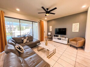 Una Smart TV, un reproductor de DVD