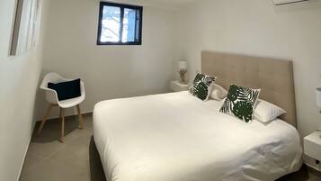 3 habitaciones, tabla de planchar con plancha, wifi y ropa de cama