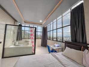 Iron/ironing board - Maestro Hotel Pontianak (Pontianak)