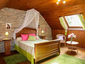 3 bedrooms, travel crib, bed sheets - Beautiful apartment in villa for 6 people with terrace and pets allowed (Le Suler)