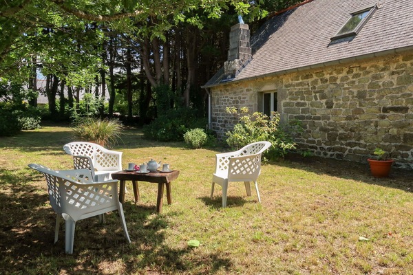 Pflanze, Möbel, Eigentum, Gebäude, Baum, Blatt, Tabelle, Natürliche Landschaft, Tisch Im Freien, Fenster