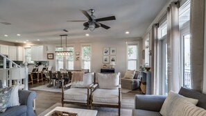 Een televisie en een kantoor