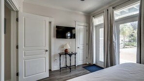 4 slaapkamers, een strijkplank/strijkijzer, reisbedje, wifi