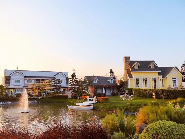 Lake - Bristol Park by 3 Angels (Pattaya)