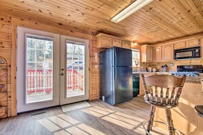 Fridge, microwave, stovetop, dishwasher - Large Cabin w/ Deck Overlooking Norfork Lake! (Elizabeth)
