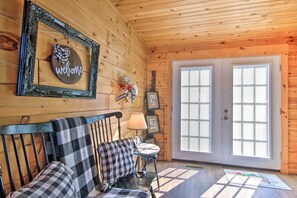 3 bedrooms, Internet, bed sheets - Large Cabin w/ Deck Overlooking Norfork Lake! (Elizabeth)