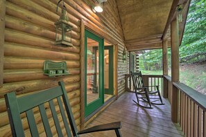 Terrace/patio - 2 Decks & Fire Pit: Scenic Beech Mountain Retreat! (Beech Mountain)