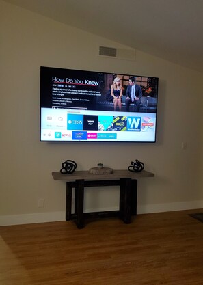 Interior - Sanitized luxurious 3bdrm (6bd) home w/heated pool option (Henderson)