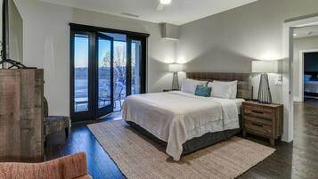 2 bedrooms, desk, iron/ironing board, WiFi