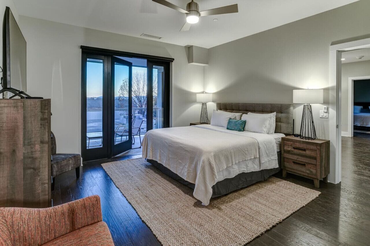 1 bedroom, desk, iron/ironing board, WiFi