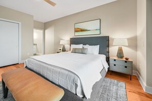 2 bedrooms, iron/ironing board, free WiFi, bed sheets - Luxury Condo, Downtown Asheville (Asheville)