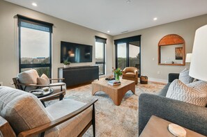 TV - Luxury Condo, Downtown Asheville (Asheville)