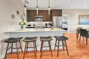 Fridge, microwave, oven, stovetop - Luxury Condo, Downtown Asheville (Asheville)