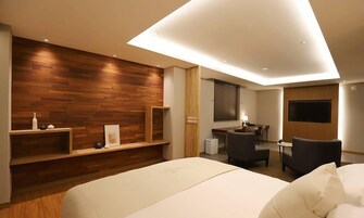 Maple Suite Room | Masa, dizüstü bilgisayar çalışma alanı, güneşlik/perde 