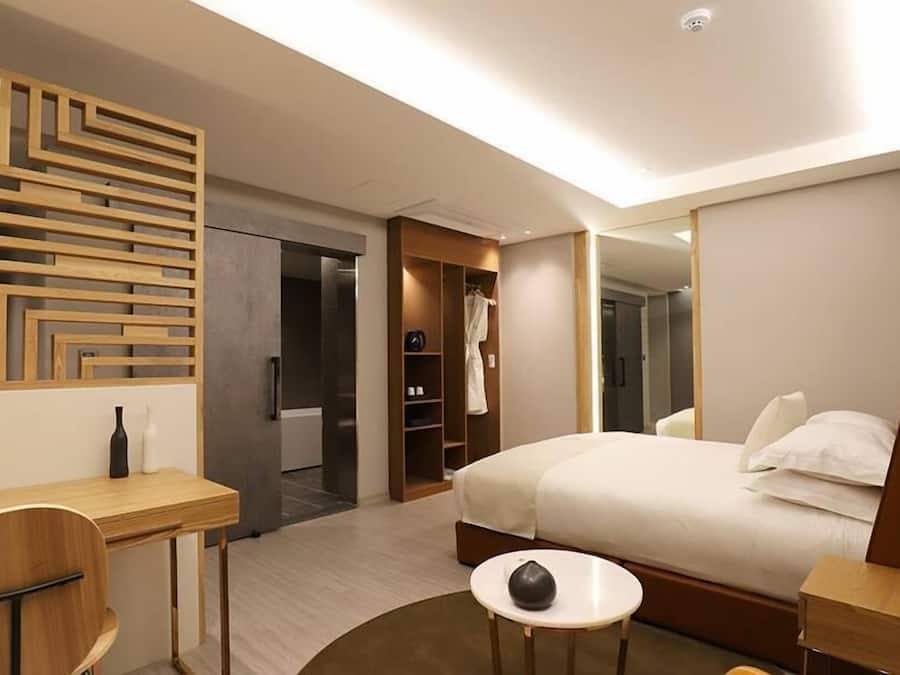 Decoración personalizada, muebles diferentes y escritorio