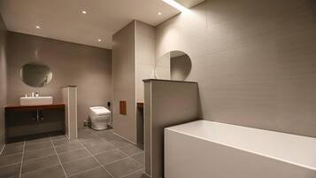 Suite Twin Room | Decoración individual, mobiliario individual, escritorio