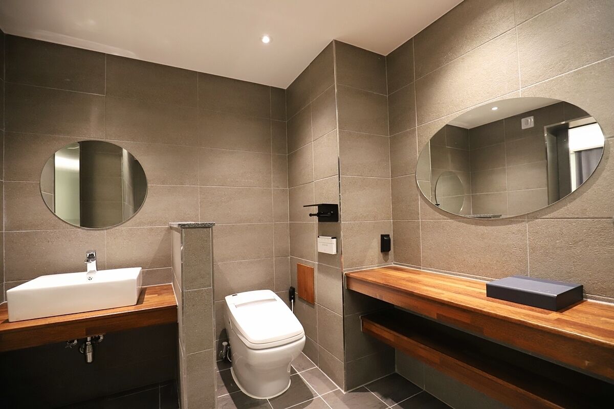 deluxe twin room | bathroom | hair dryer, bathrobes, slippers, bidet