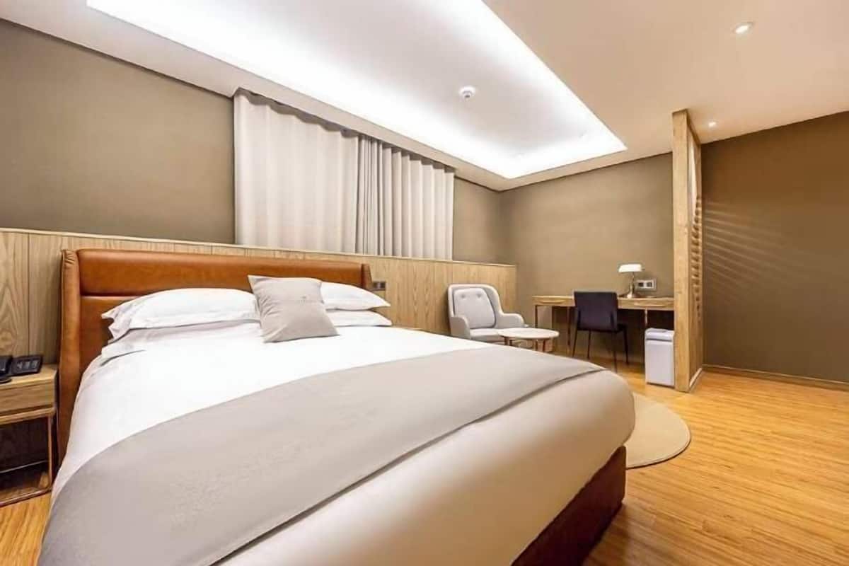 Individually decorated, individually furnished, desk, laptop workspace