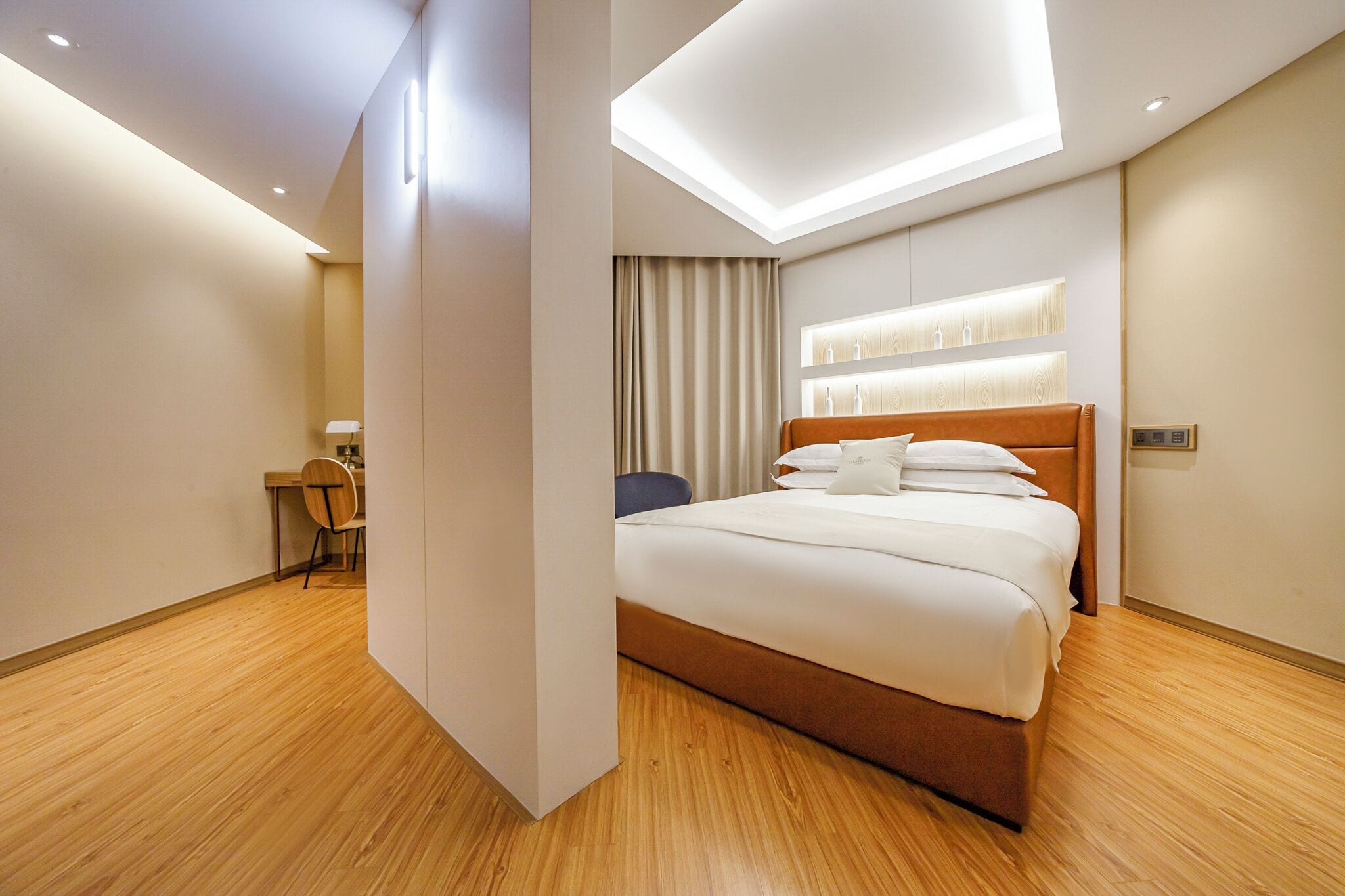 superior double room | 1 bedroom, individually decorated, individually furnished, desk