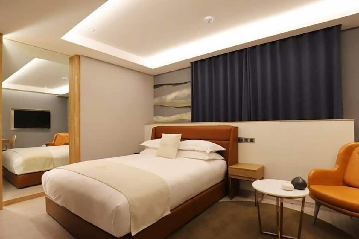 Individually decorated, individually furnished, desk, laptop workspace