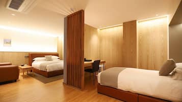 Suite Twin Room | Individually decorated, individually furnished, desk, laptop workspace