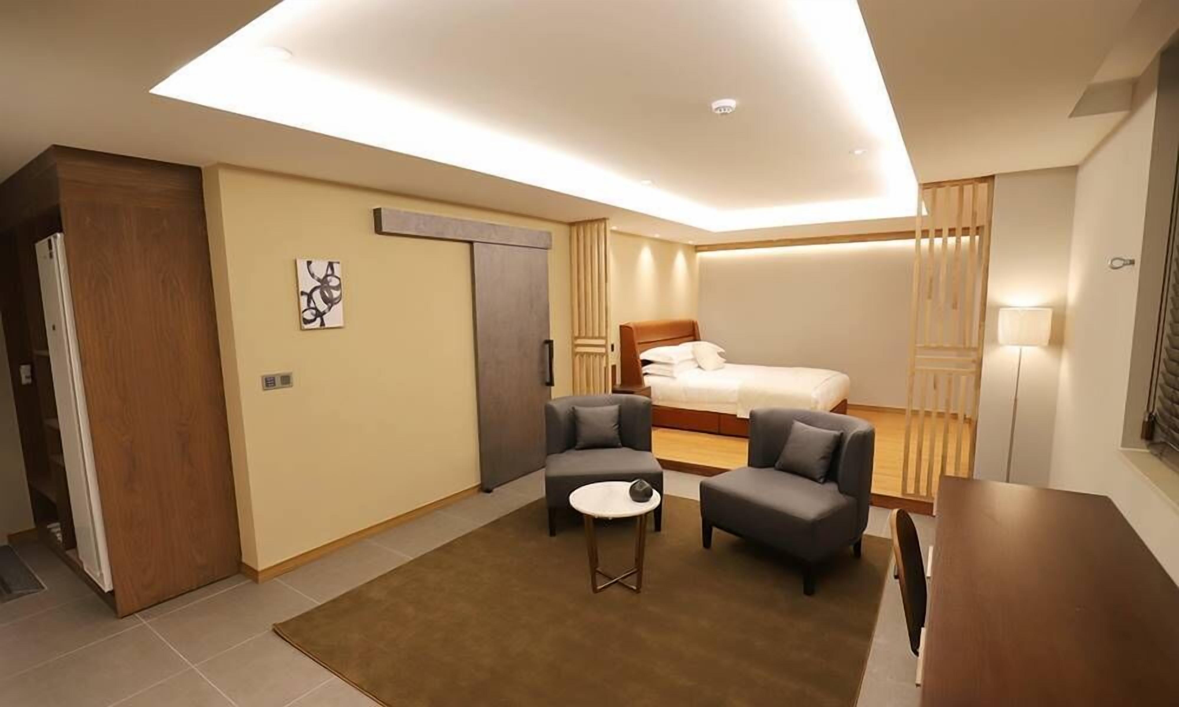 Maple Suite Room | Décor unique, ameublement unique, bureau