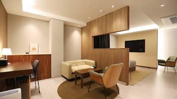 Suite Room | 獨特裝潢、布置獨特、書桌、筆電工作空間