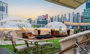 شرفة على السطح