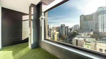 Deluxe Terrace Room | Individually decorated, individually furnished, desk, laptop workspace