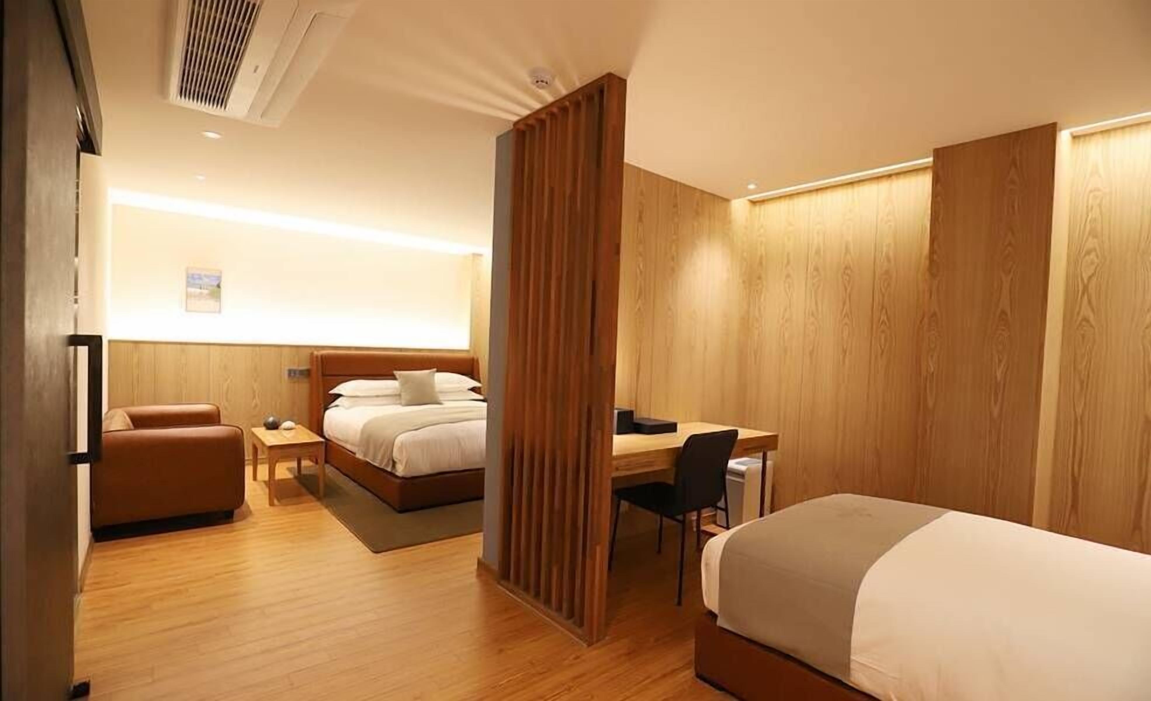 Suite Twin Room | Décor unique, ameublement unique, bureau