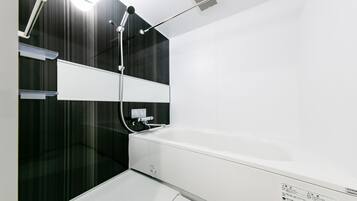 Comfort-værelse - ikke-ryger (Milano - Urban) | Badeværelse | Gratis toiletartikler, hårtørrer, hjemmesko