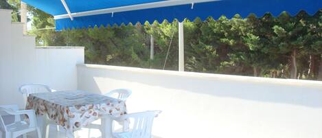 تناول الطعام بالخارج