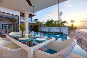 Outdoor dining - Modern Beachfront Villa near Fishermans Village (Bophut)
