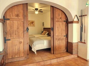 2 bedrooms, desk, iron/ironing board, WiFi
