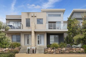 Exterior - South Harbourside - Stay 3 Pay 2 Special - For stays up until 1st September 2026 (Safety Beach)
