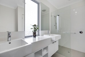 Dusche, Handtücher, Seife, Toilettenpapier