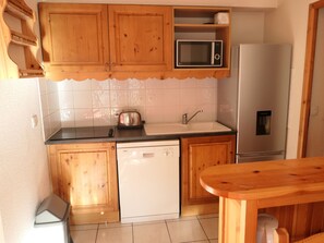 Kühlschrank, Mikrowelle, Geschirrspüler