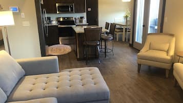 TV, fireplace, DVD player, books