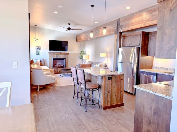 TV, fireplace
