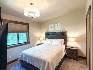 Desk, iron/ironing board, WiFi, bed sheets