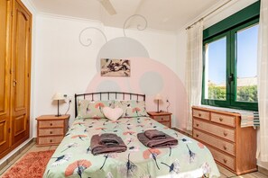 4 Schlafzimmer, Bügeleisen/Bügelbrett, kostenloses WLAN, Bettwäsche